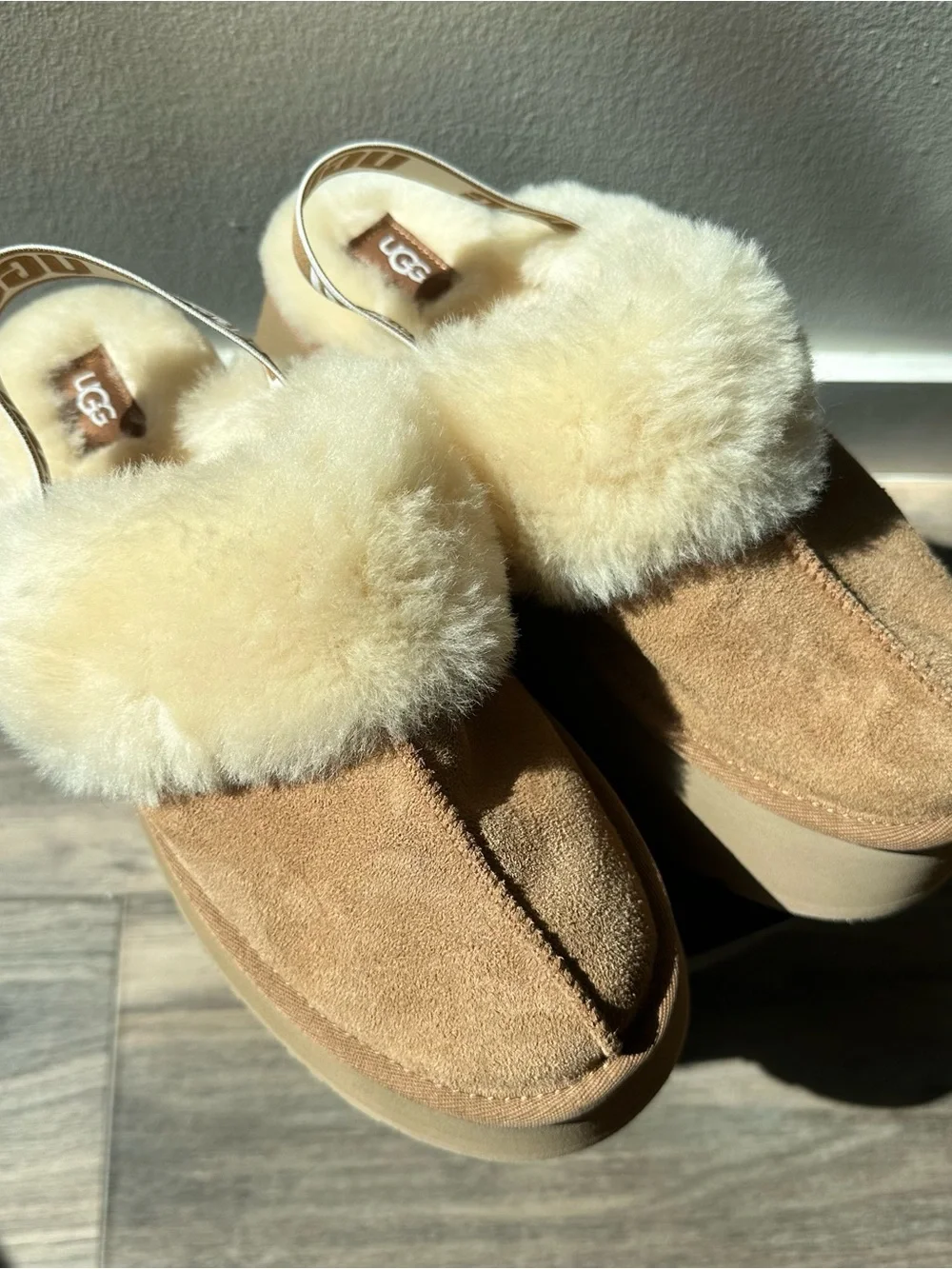 UGG Women’s Chestnut Brown Funkette Platform Slippers - size 10 (Never worn)